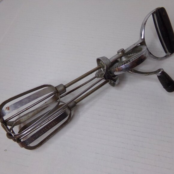 Vintage Besto Hand Held Manual Egg Beater Mixer Whisk - Picture 3 of 10